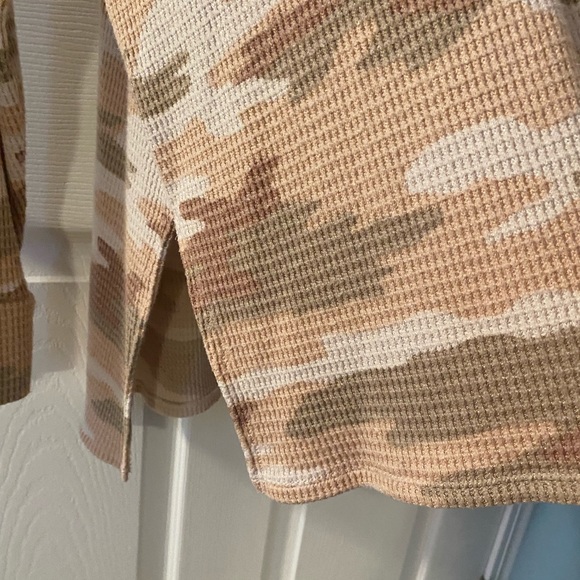 American Eagle Women’s Camouflage Waffle Long Sleeve Shirt - Picture 8 of 8